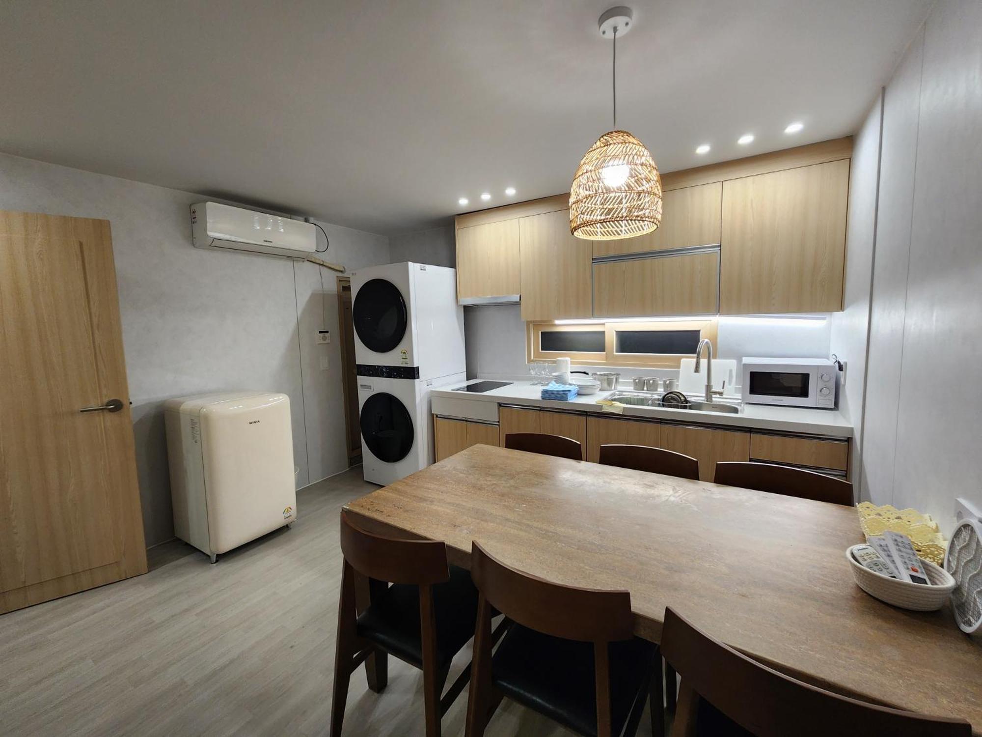 Apartment For 13 Ppl - 5min Walk From Stn - Airport Free Pick-up 3 Day