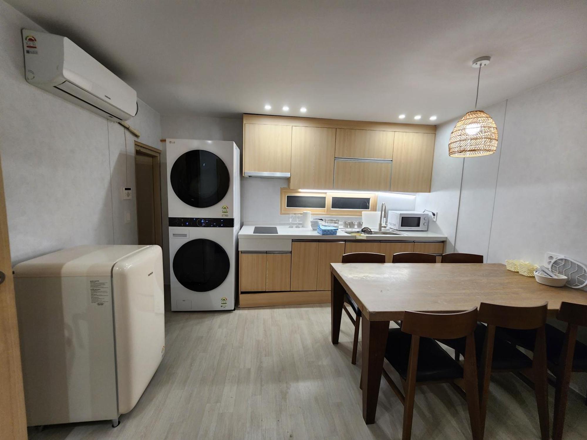 For 13 Ppl - 5min Walk From Stn - Airport Free Pick-up 3 Day Apartment *