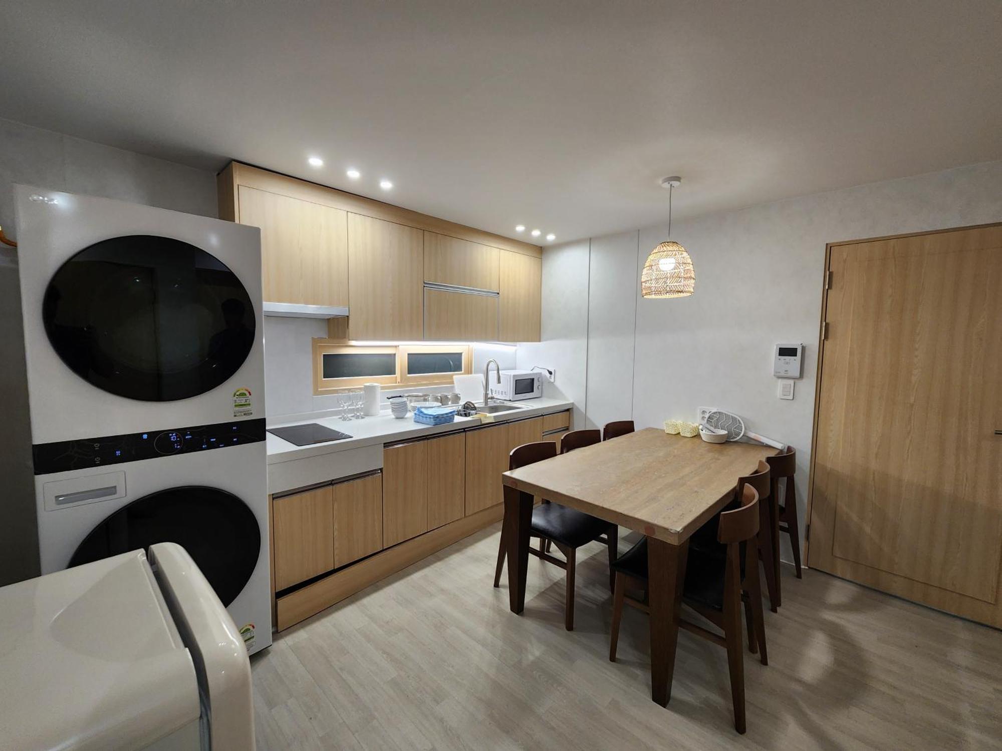 Apartment For 13 Ppl - 5min Walk From Stn - Airport Free Pick-up 3 Day Busan