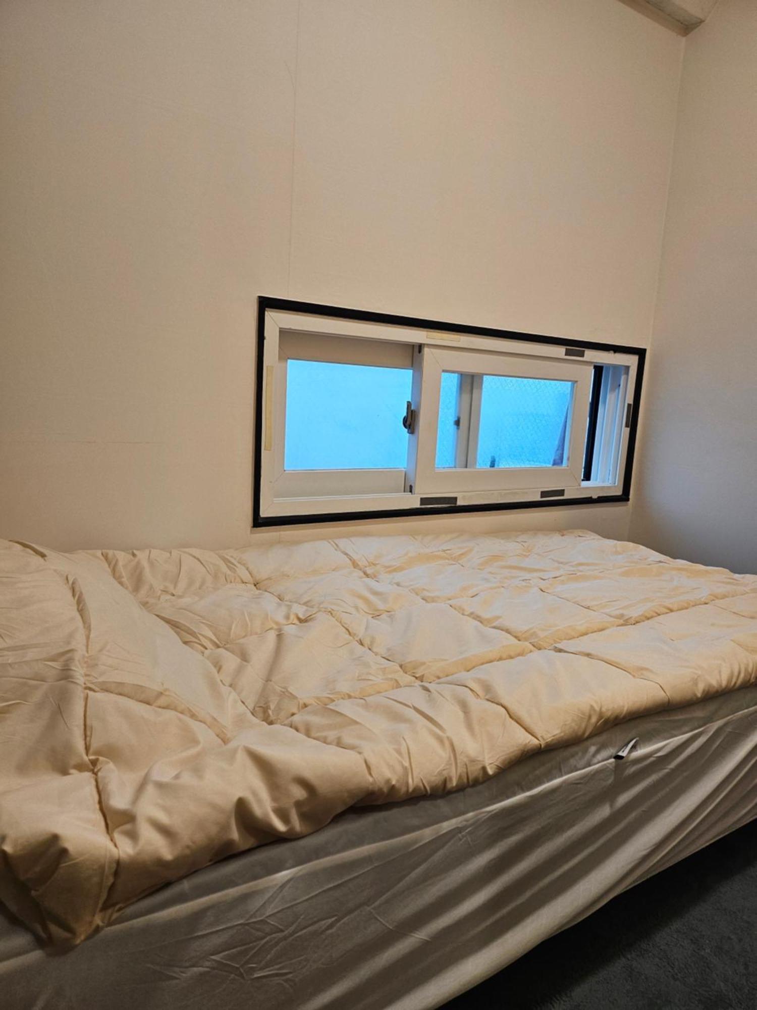 Capsule hotel Travel Light Capsule Busan