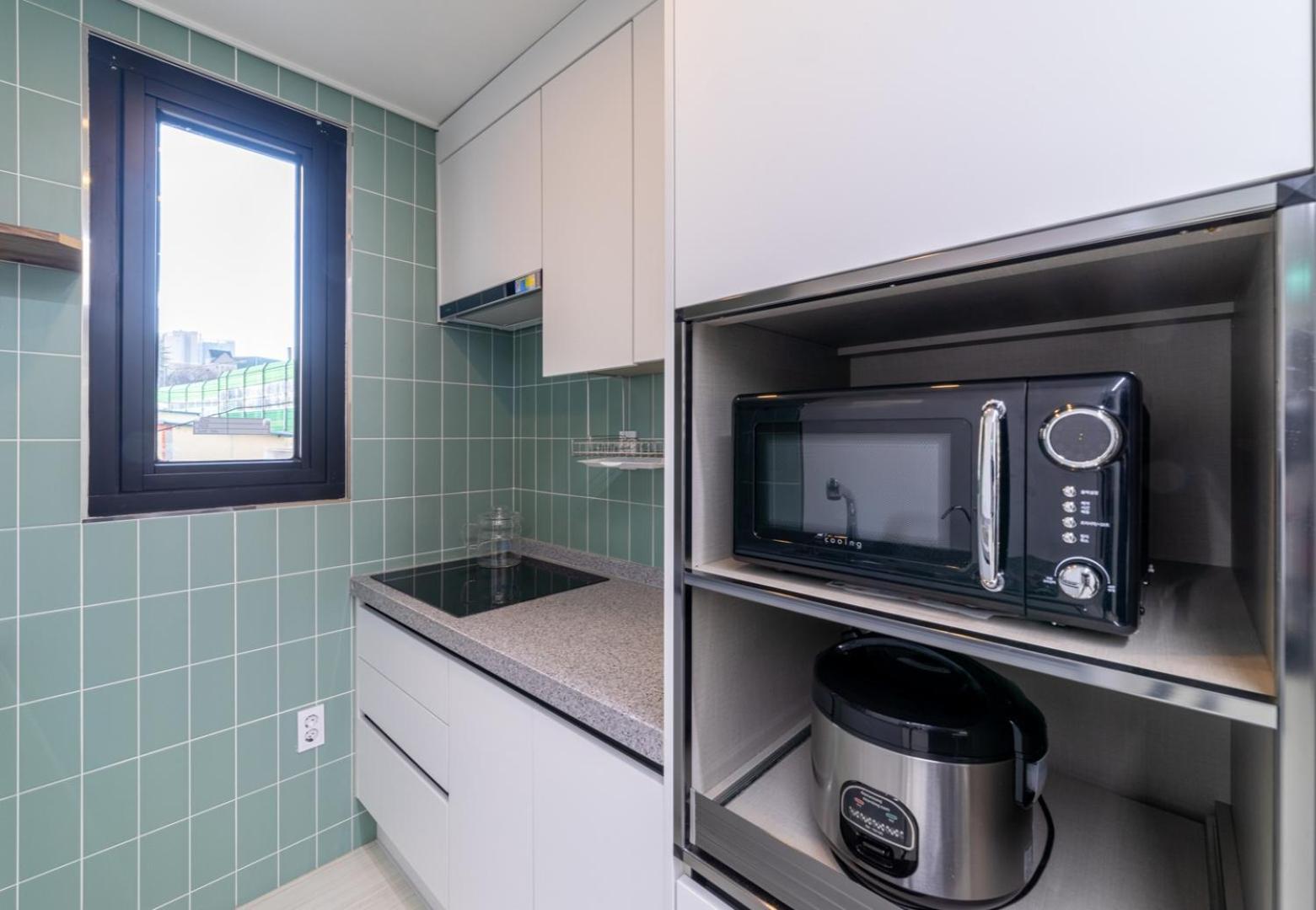4 And 3 Bathrooms Apartment