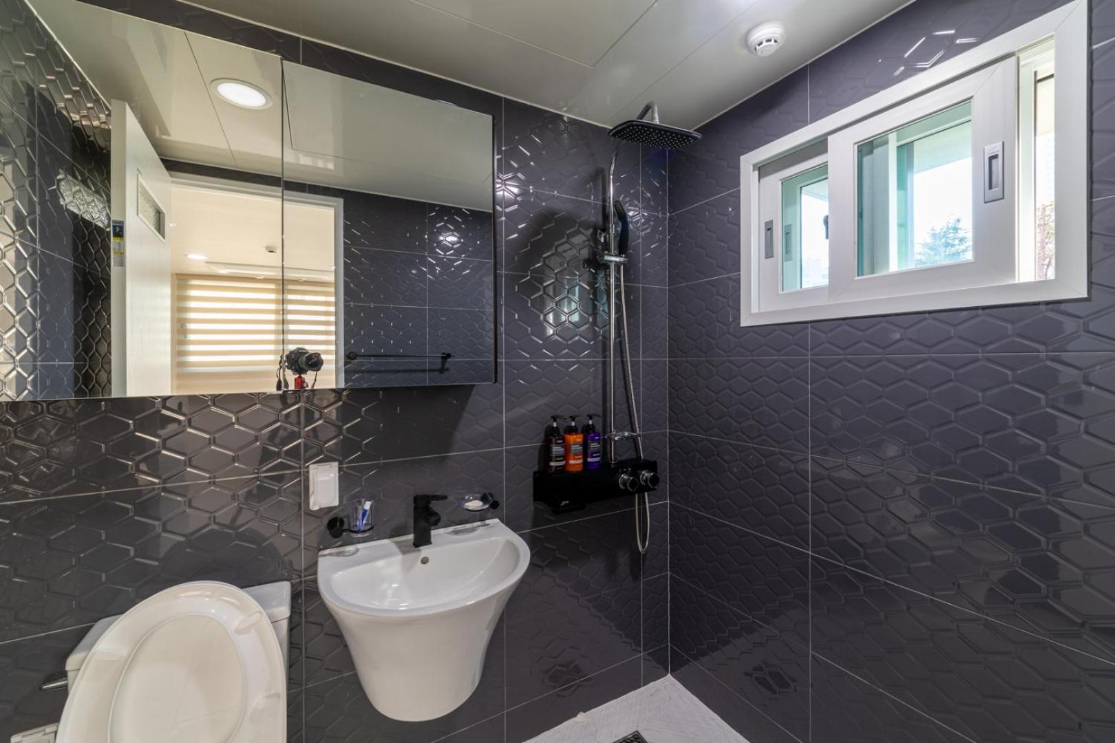Apartment 4 And 3 Bathrooms