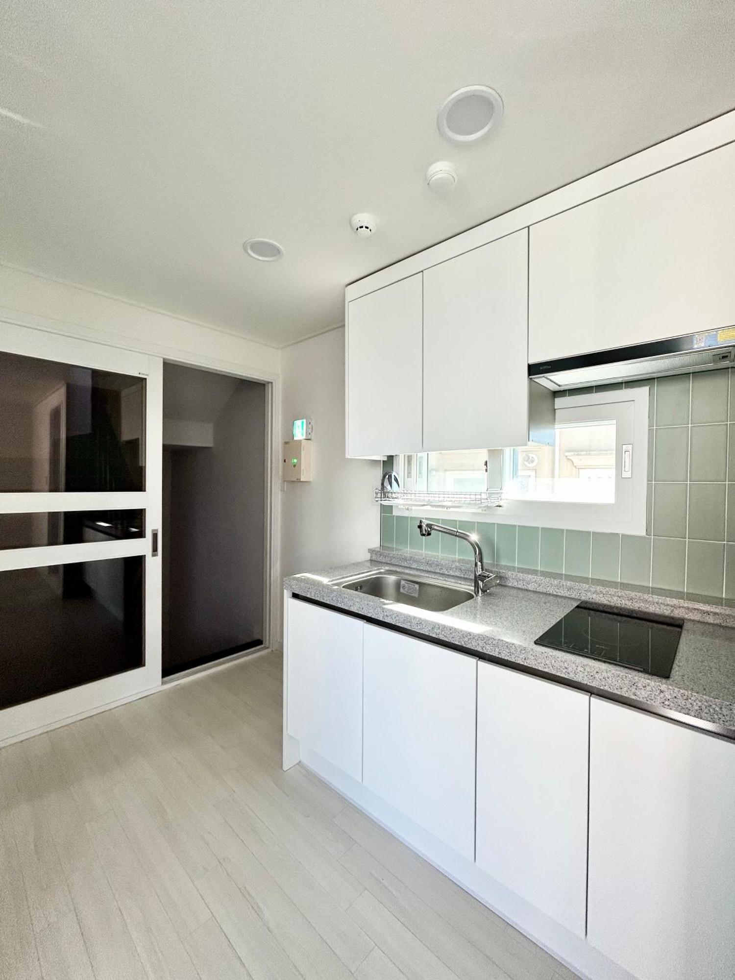 4 And 3 Bathrooms Apartment *