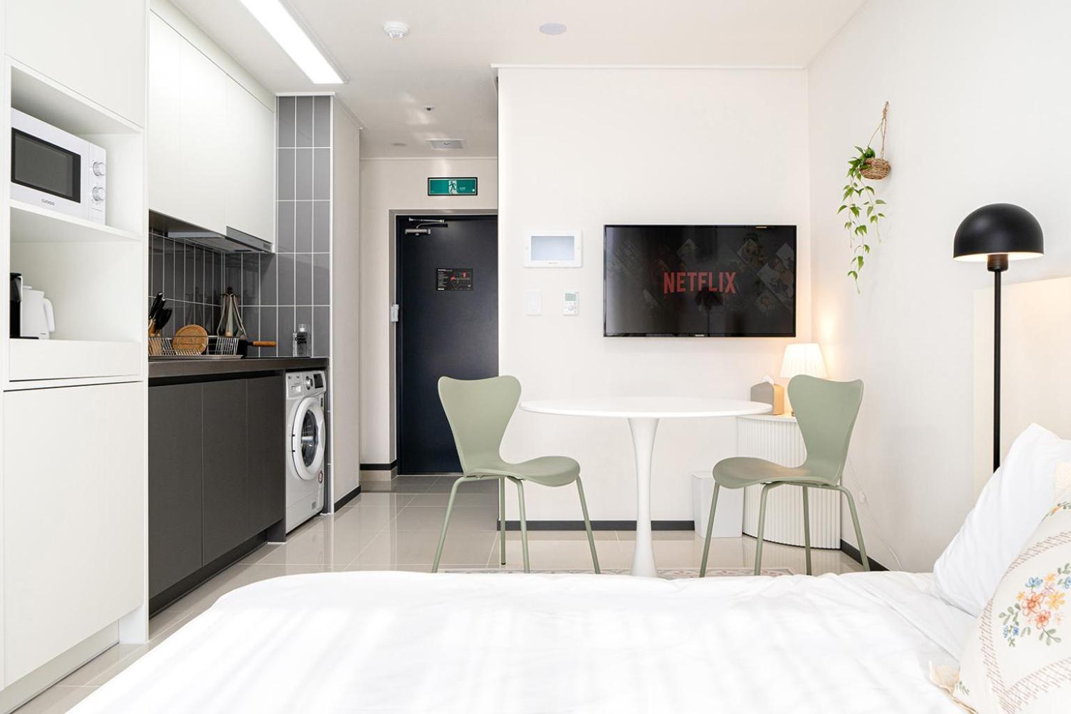 Urbanstay Cityhall Apartment