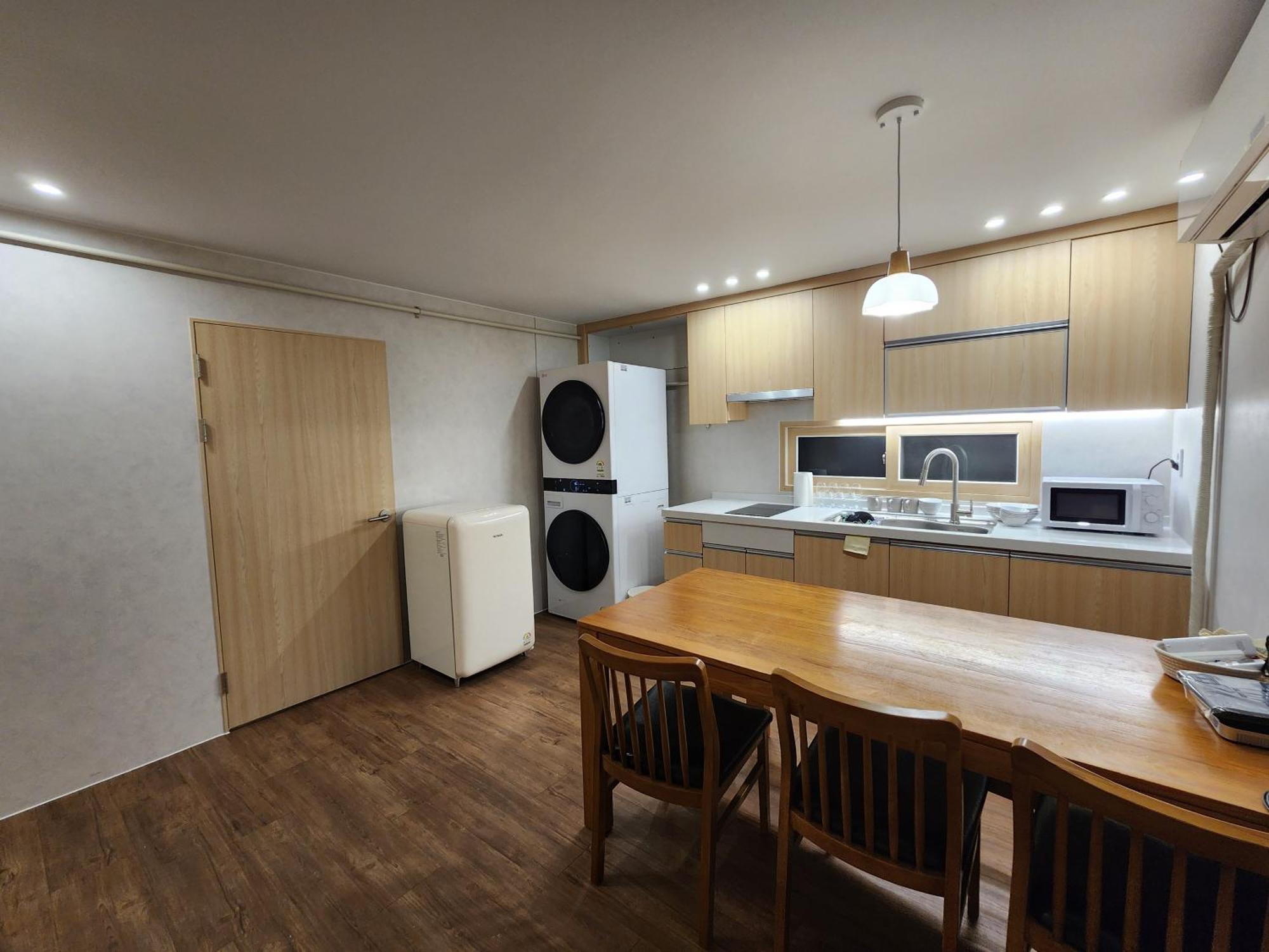 For 13 Ppl - 5min Walk From Stn - Airport Free Pick-up 3 Day Apartment *