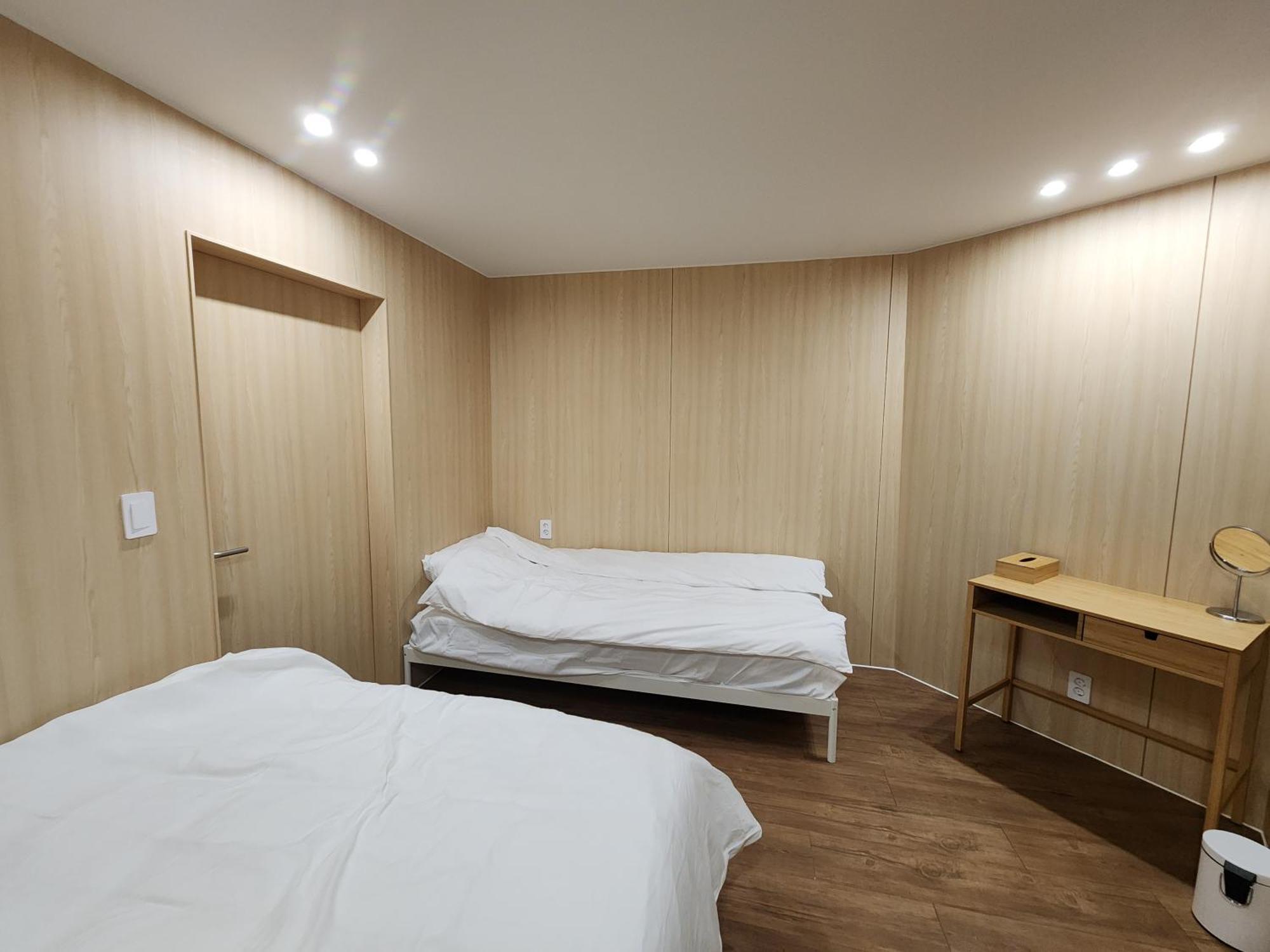 Apartment For 13 Ppl - 5min Walk From Stn - Airport Free Pick-up 3 Day *