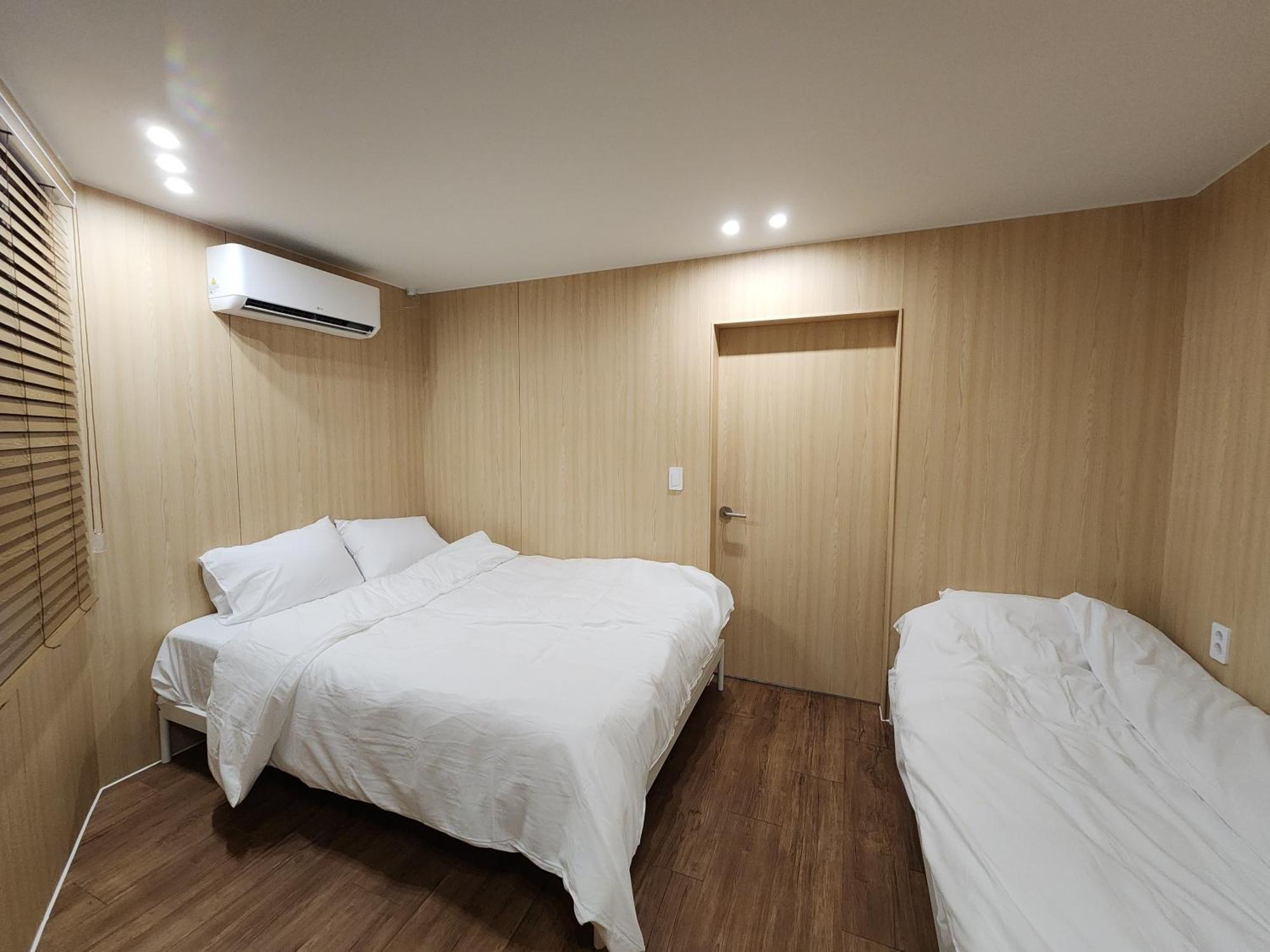 Apartment For 13 Ppl - 5min Walk From Stn - Airport Free Pick-up 3 Day *