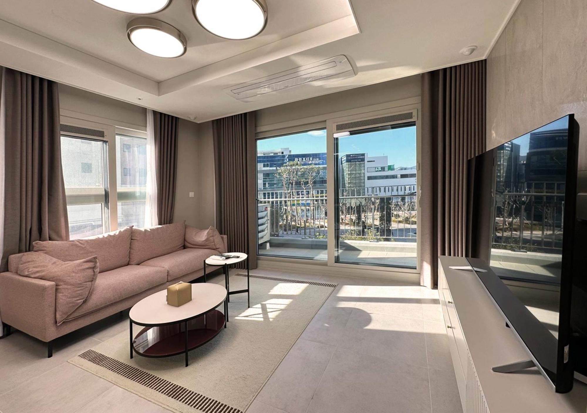 Y Collection By Uh Flat Osiria Busan
