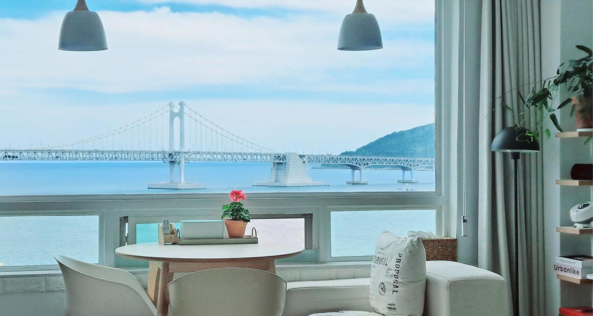 Gangali With View Of Gwangan Bridge