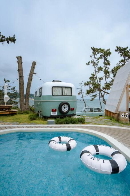 The Moving Caravan Campsite