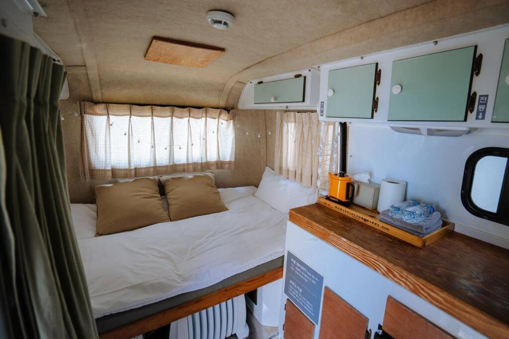 The Moving Caravan Campsite *