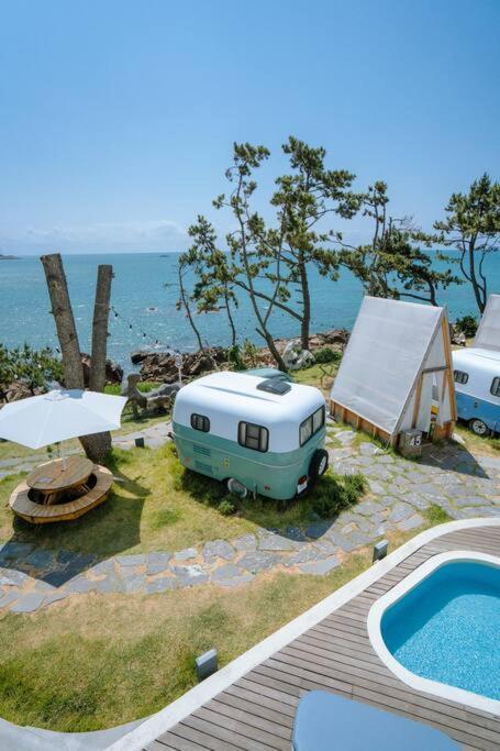 The Moving Caravan *