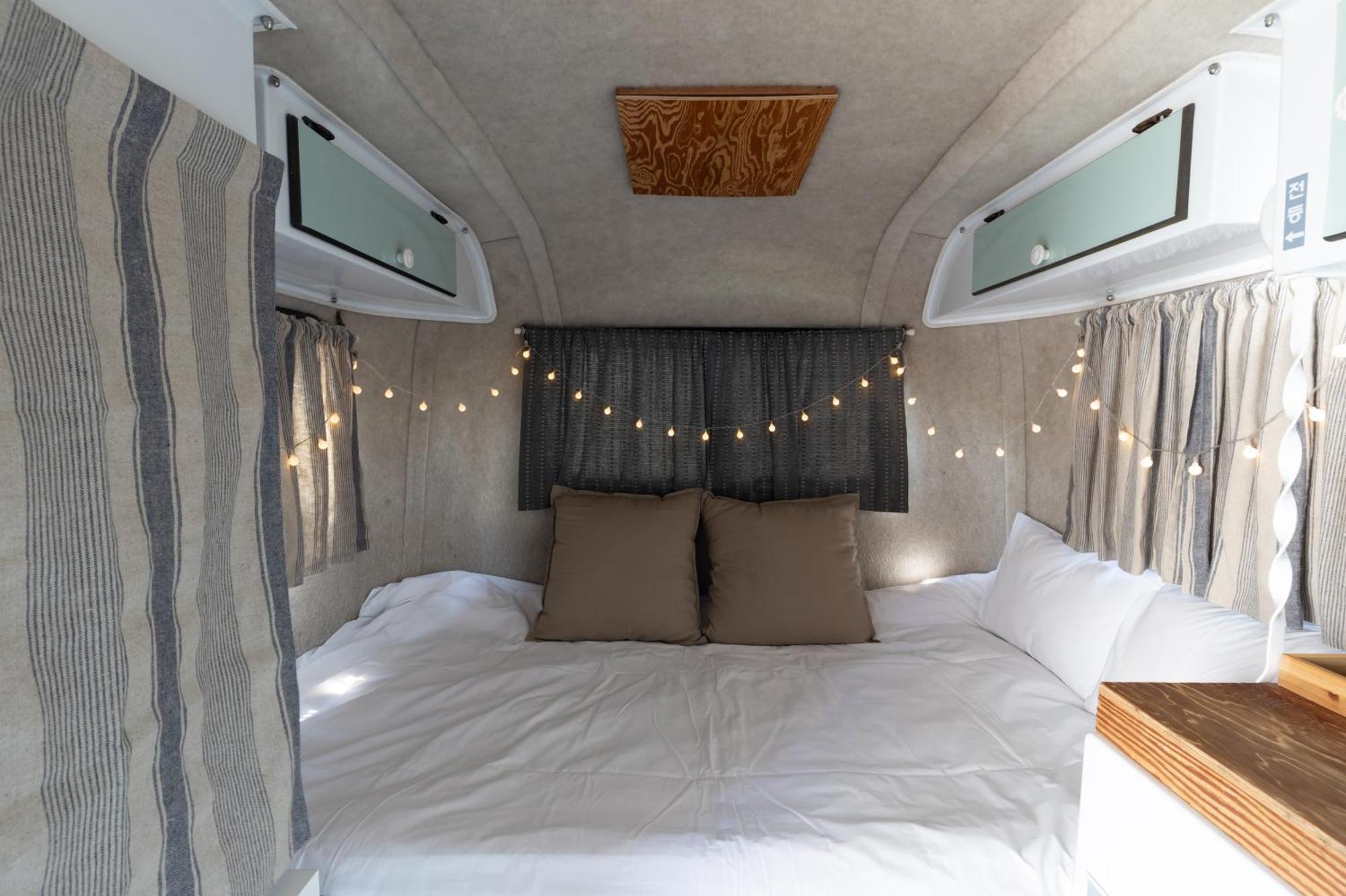 The Moving Caravan Campsite *
