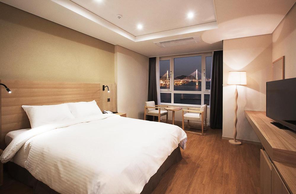 Hotel Crown Harbor Busan