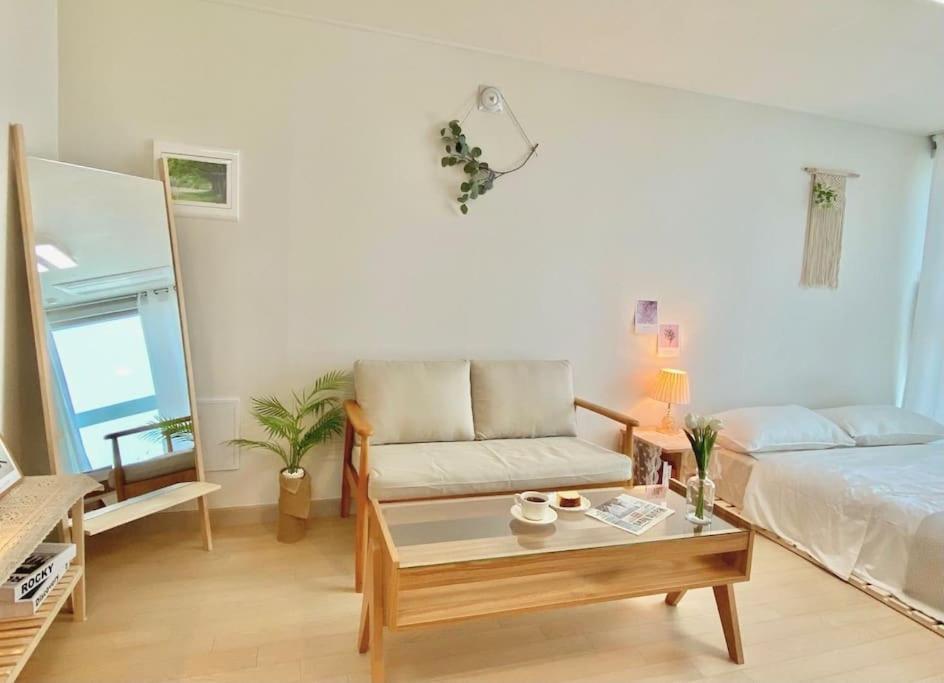 House Of Hyuni Apartment