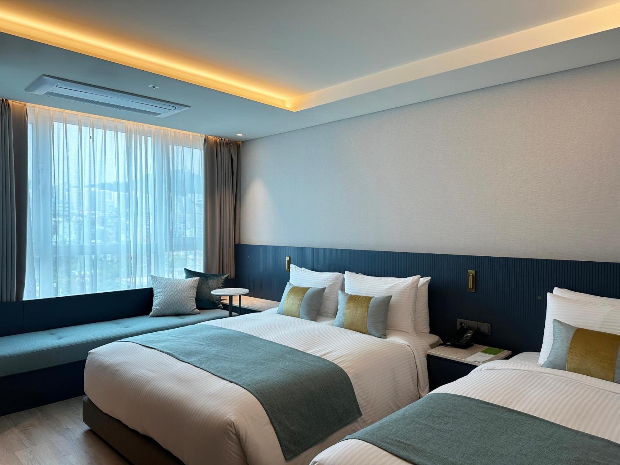 Hotel Crown Harbor 4*