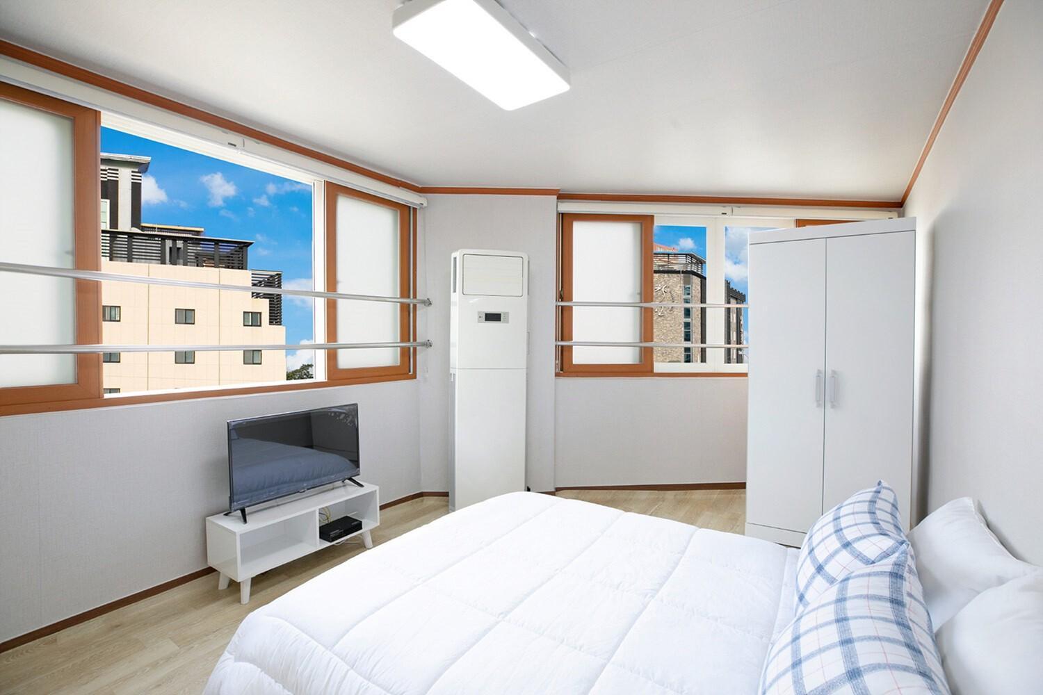 Guest house Go House *