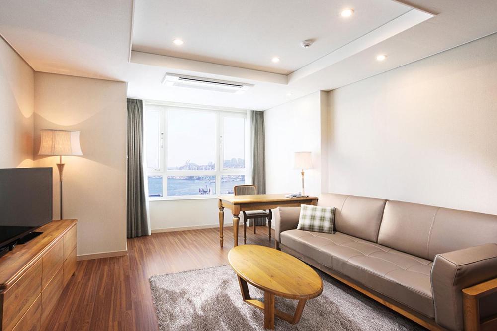 Crown Harbor 4*