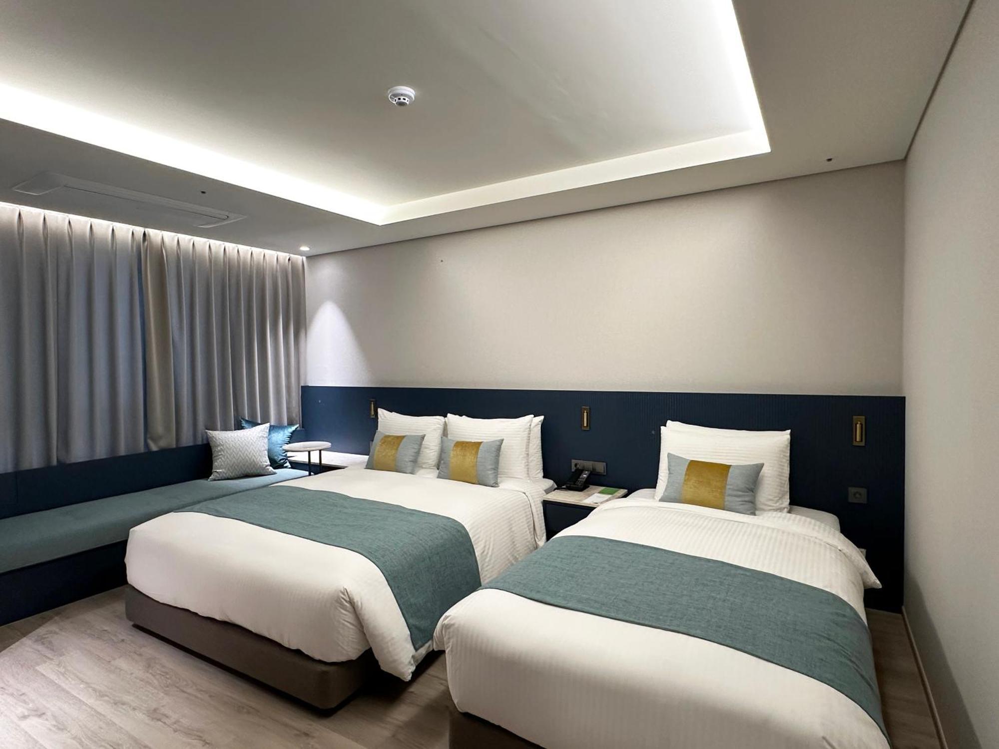 Hotel Crown Harbor 4*