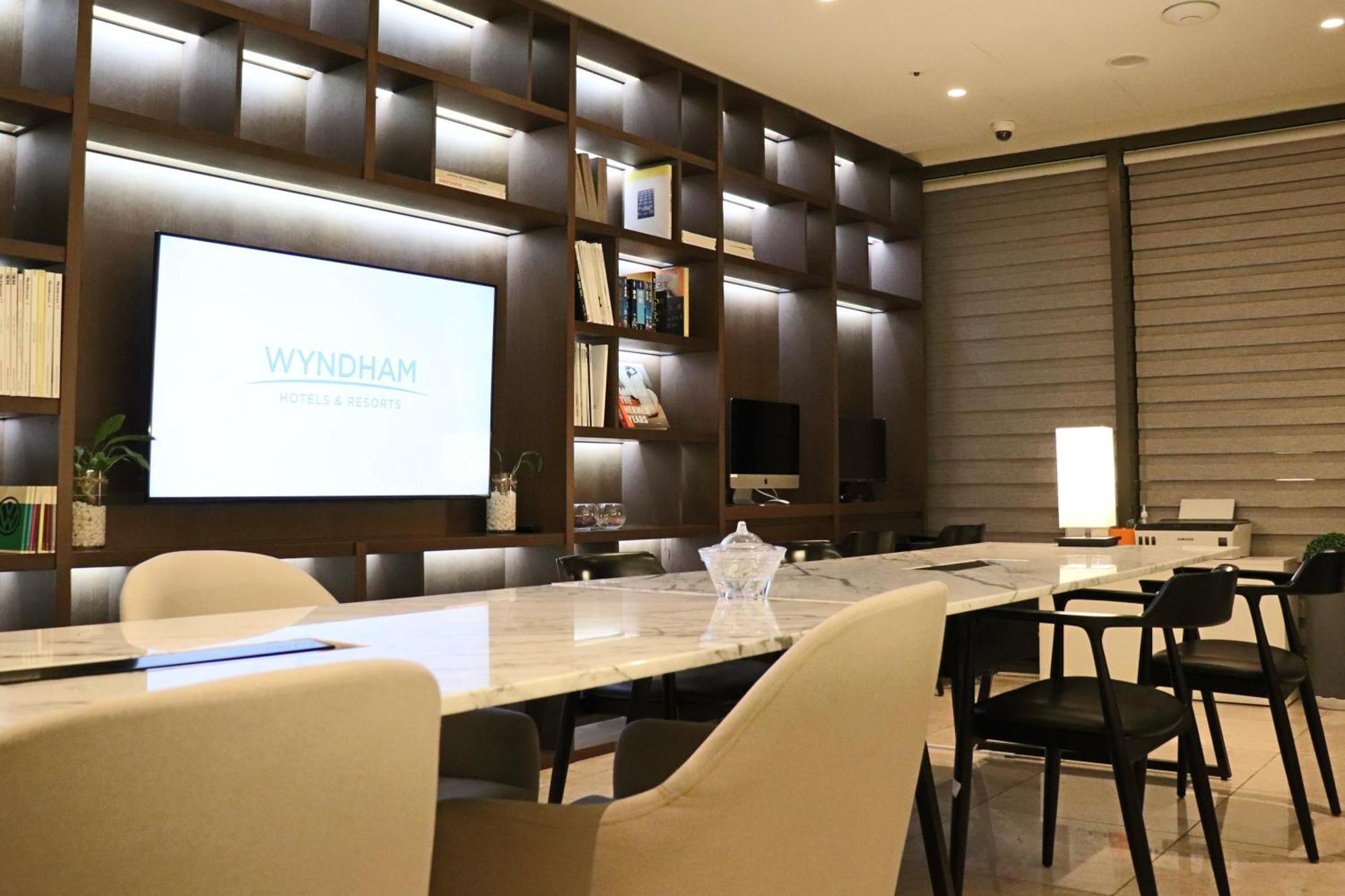 Hotel Ramada Encore By Wyndham Station