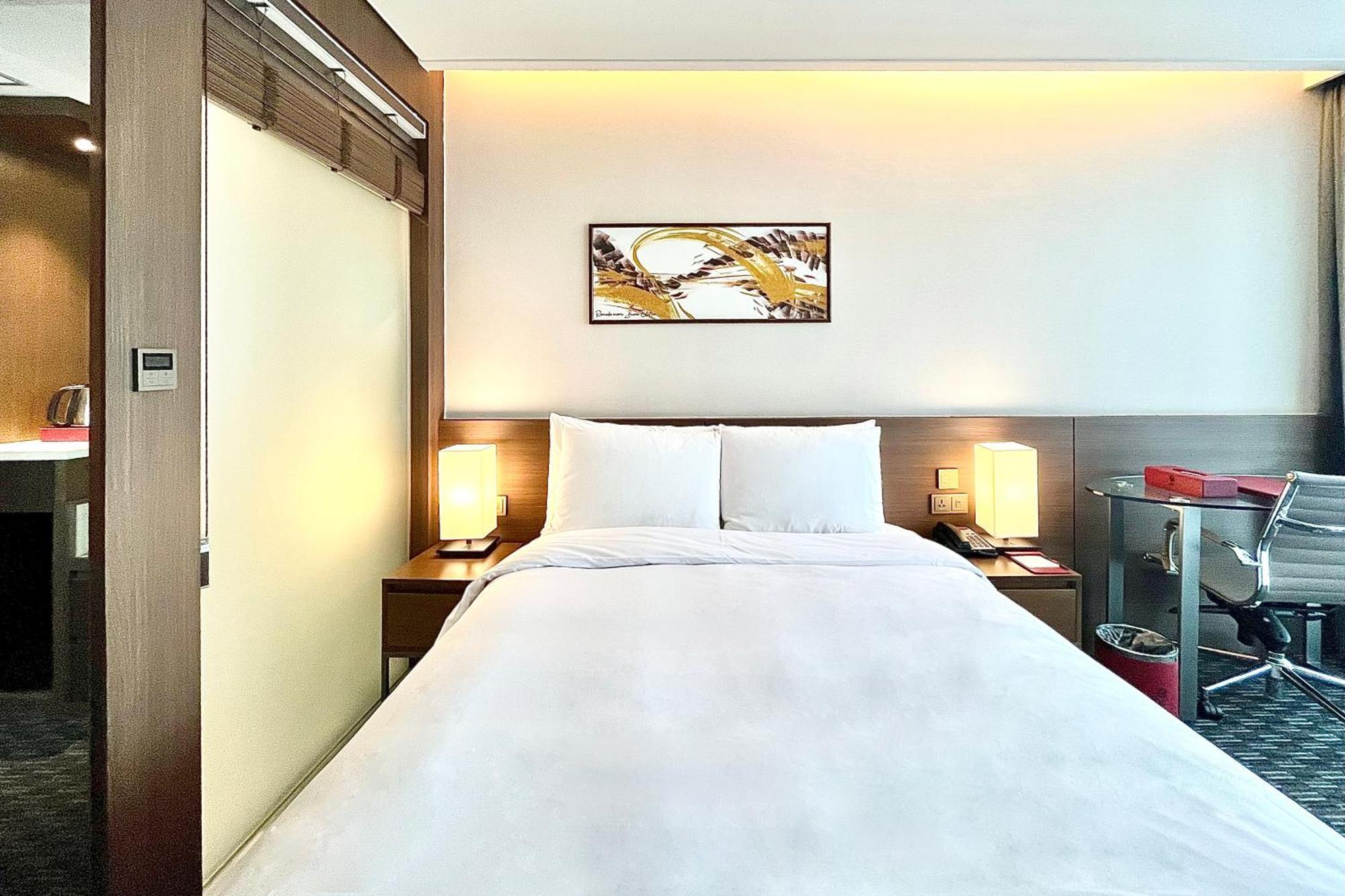 Hotel Ramada Encore By Wyndham Station