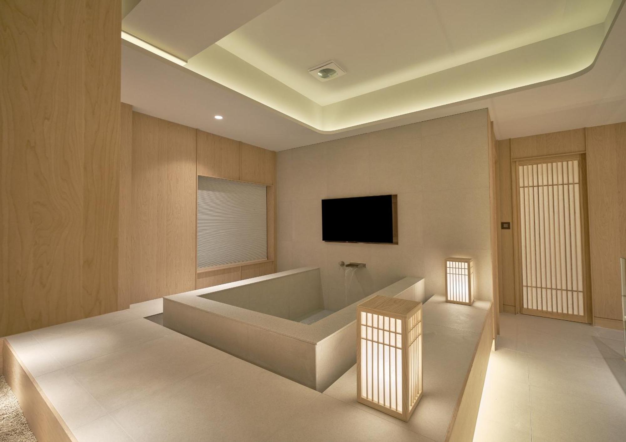 Hotel Uh Continental Centerpoint 4*