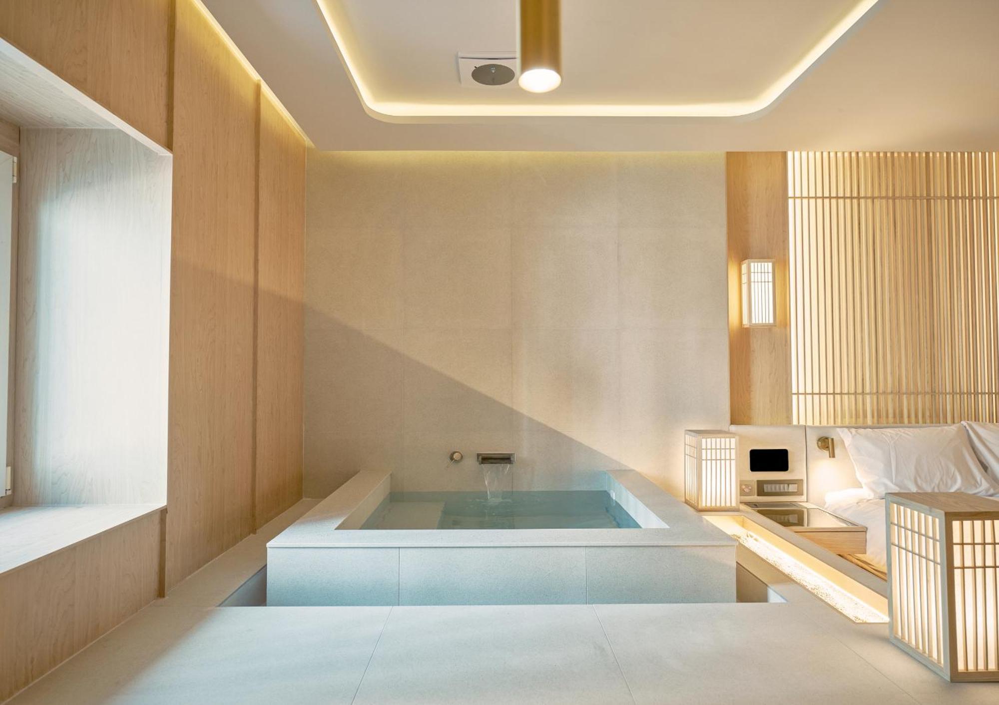 Hotel Uh Continental Centerpoint 4*