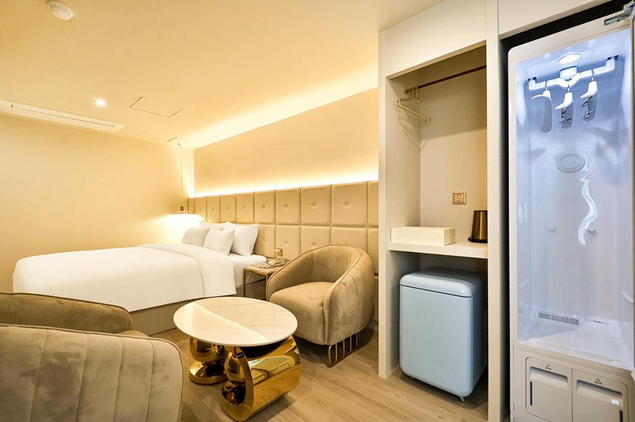 Hotel Denbasta Daeyeon Busan