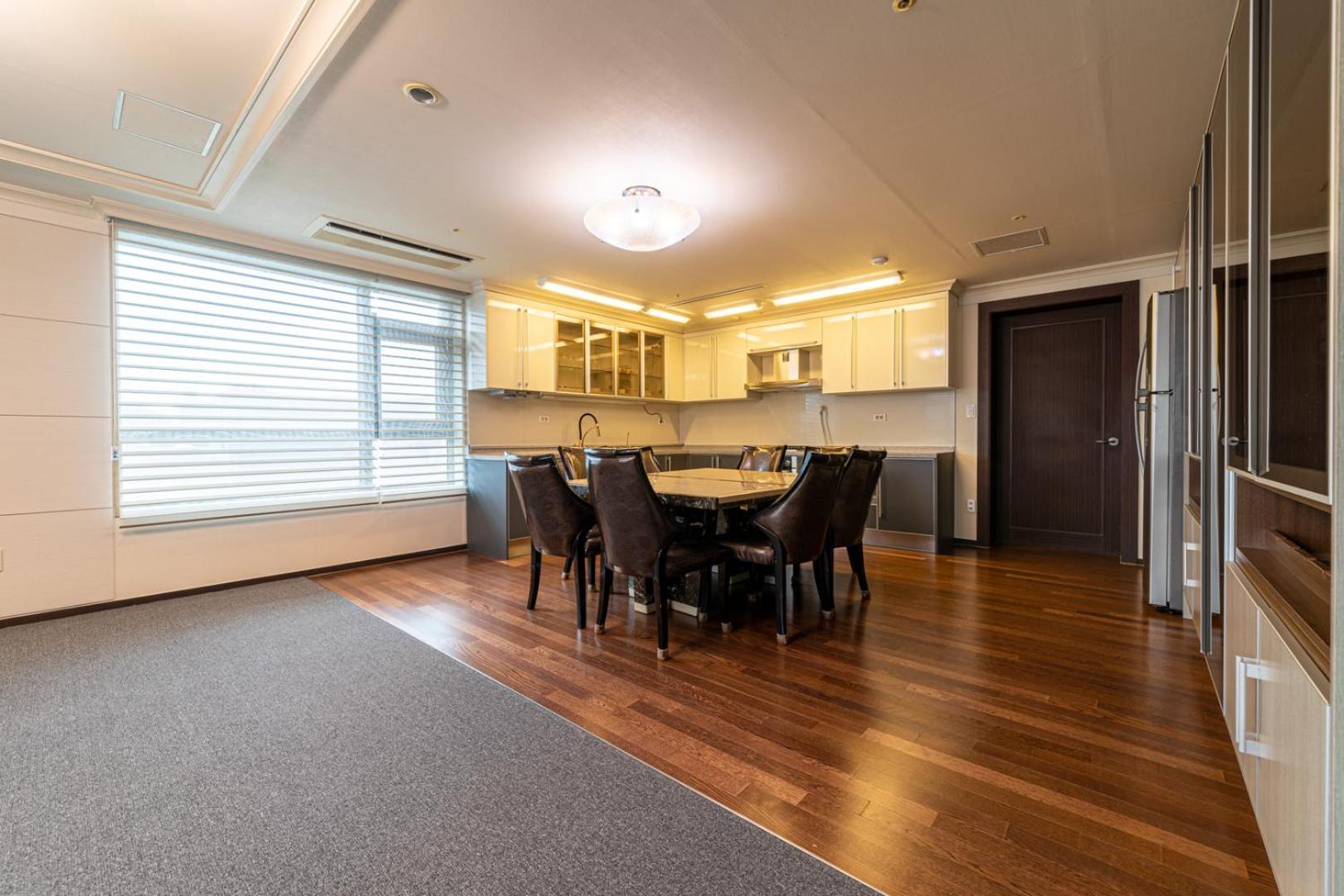 Apartment Party House In Happy