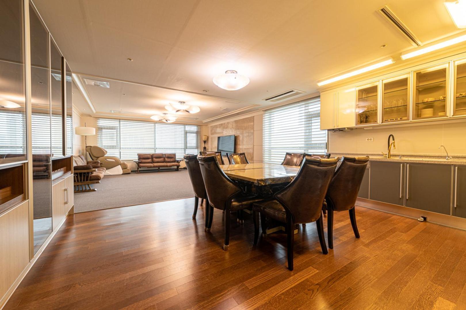 Party House In Happy Apartment Busan