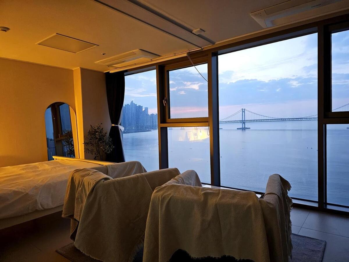 Apartment Gwangan - 1sec To Gwanganli Beach, Oceanview
