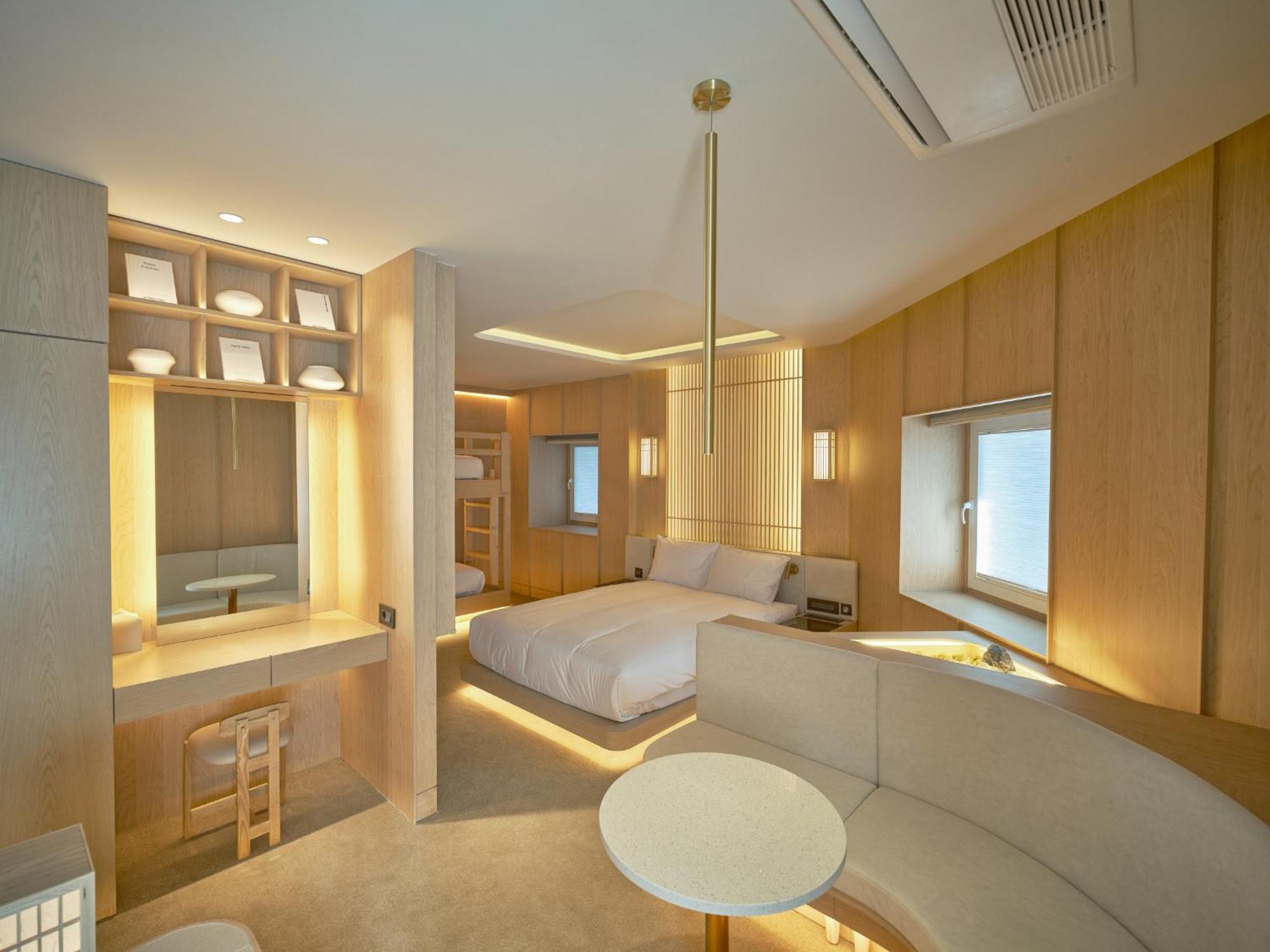 Hotel Uh Continental Centerpoint 4*