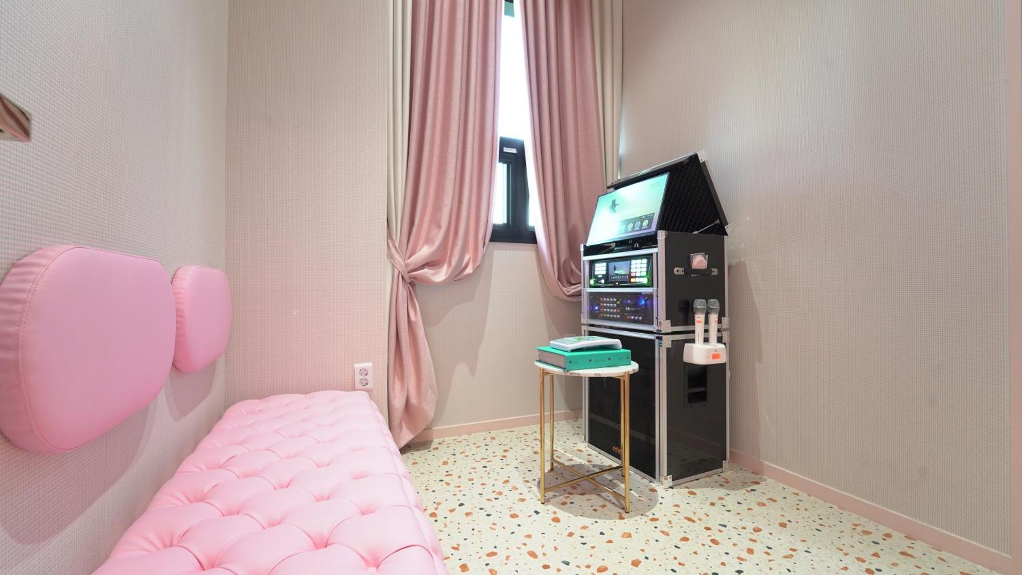 Almond Kids Poolvilla Nampo *
