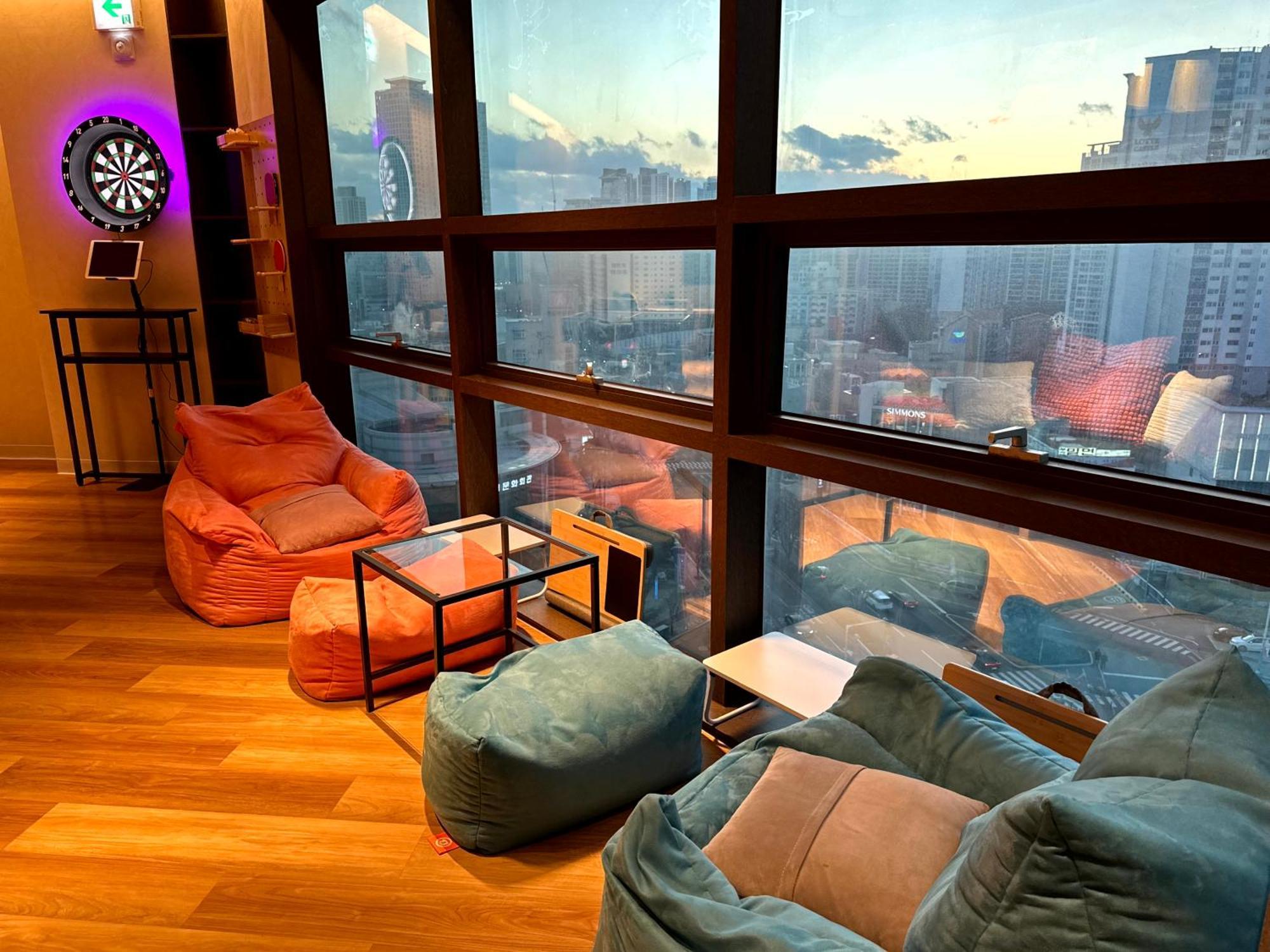 Nomad Live Hostel *