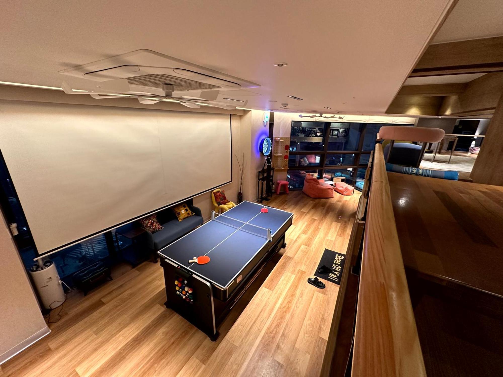 Nomad Live Hostel *