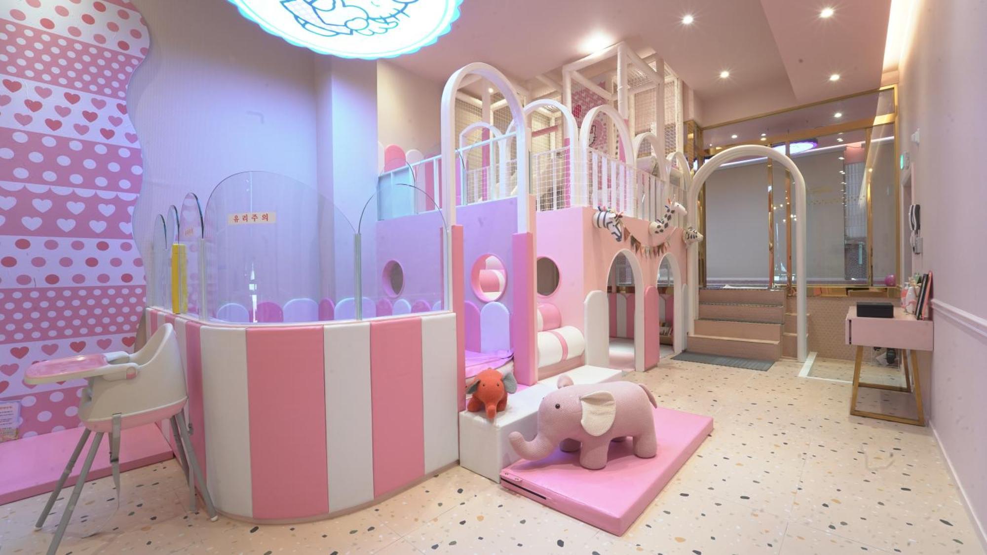 Almond Kids Poolvilla Nampo Busan