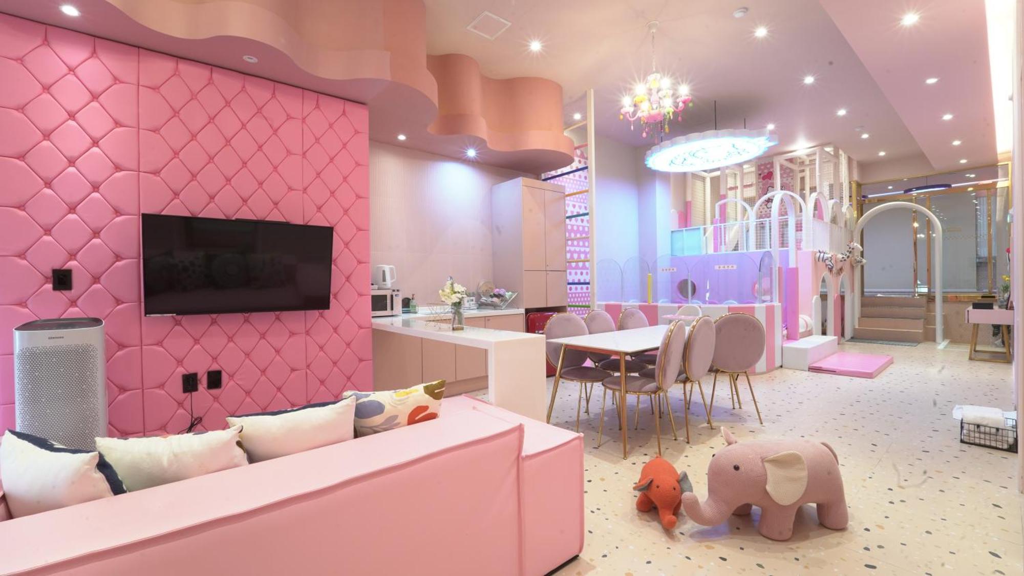 Almond Kids Poolvilla Nampo *
