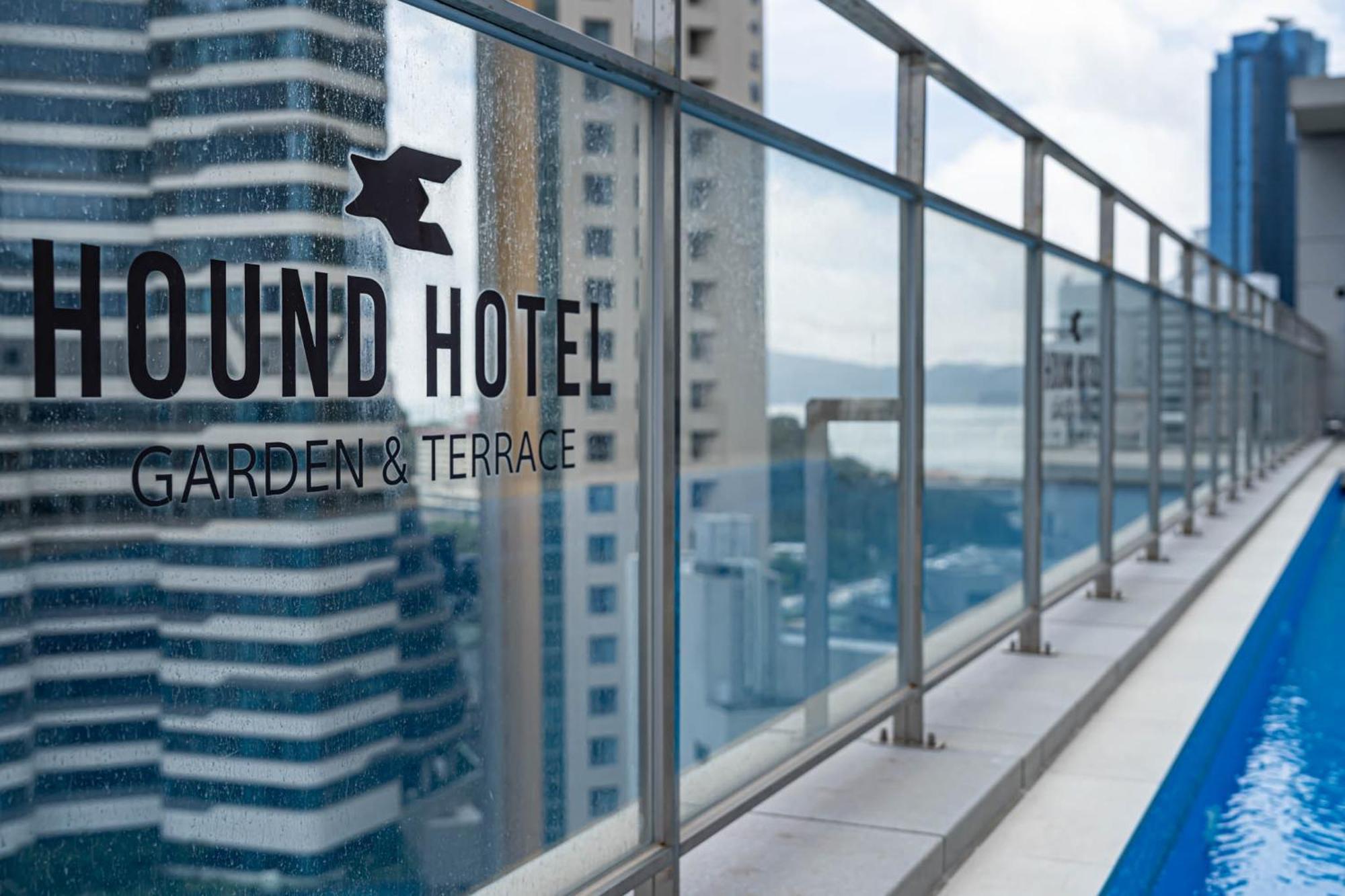 Khách sạn Hound Garden&terrace 2*