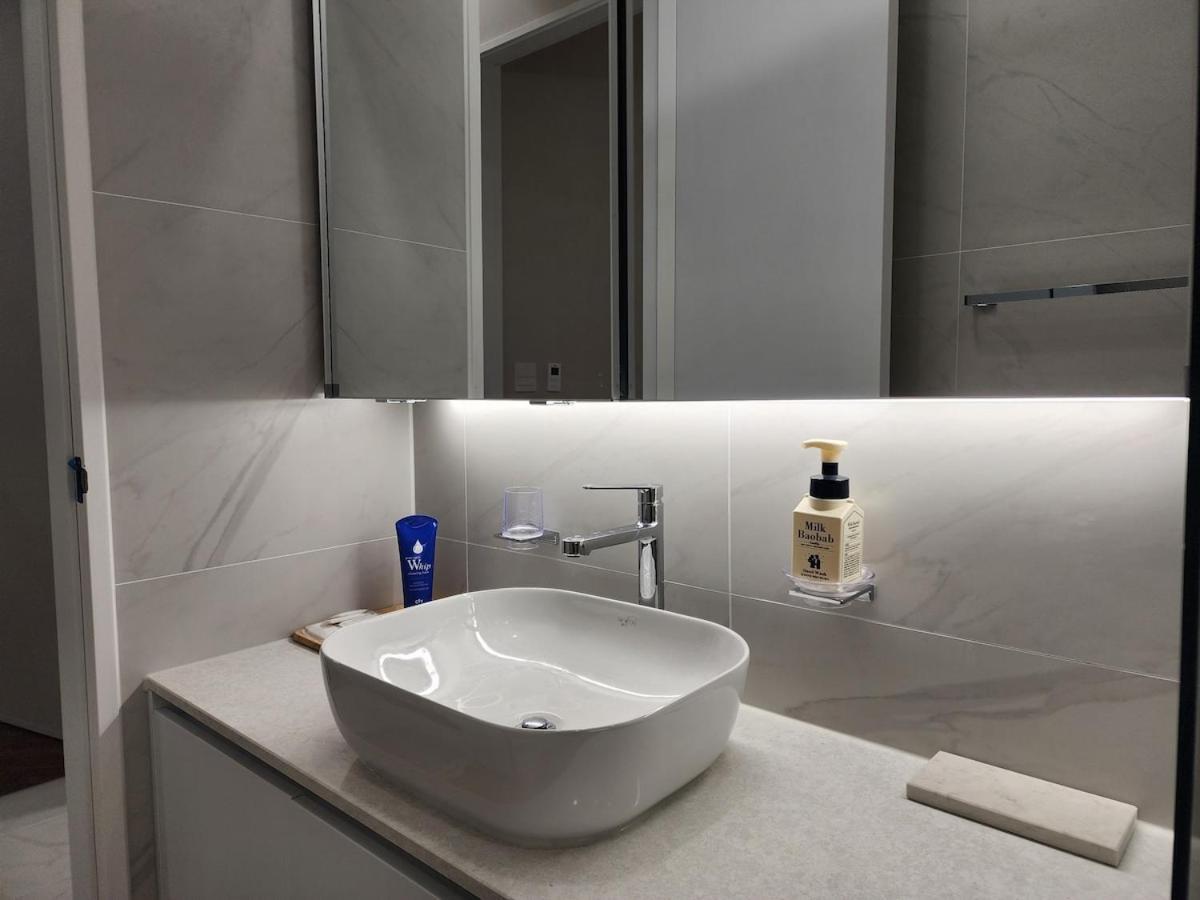 Royal Floor # 2bedrooms 2bathrooms # Bath Apartment *
