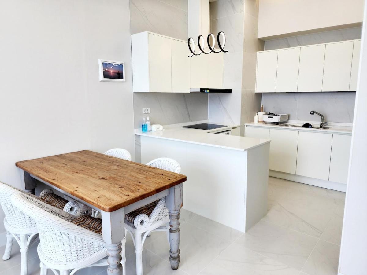 Royal Floor # 2bedrooms 2bathrooms # Bath *