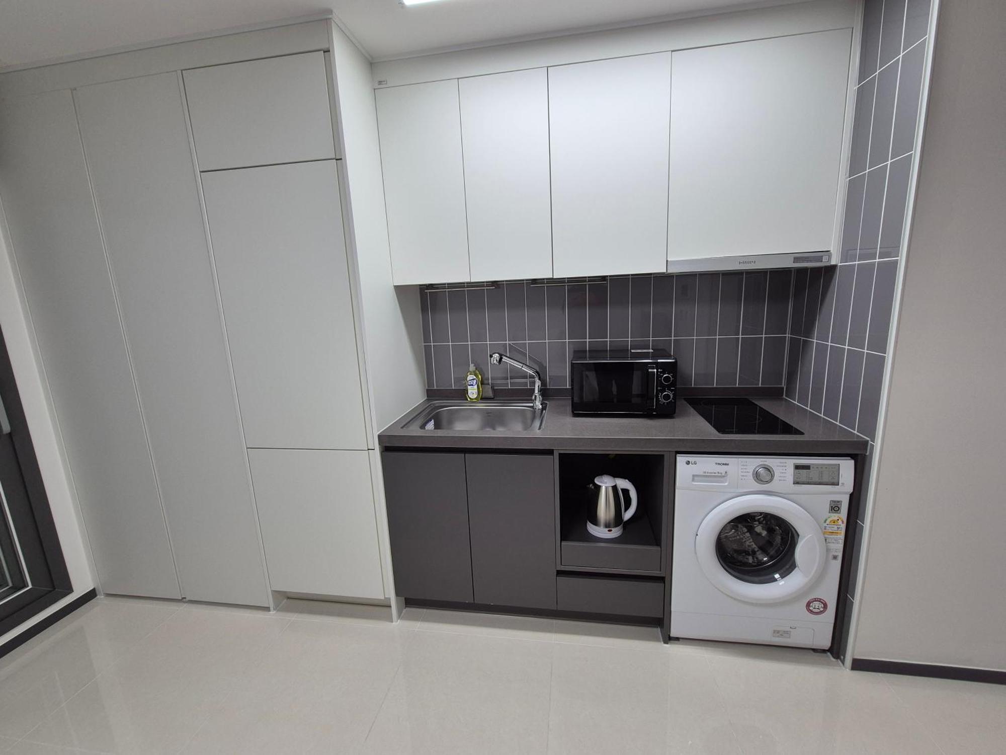 Apartment W Hall