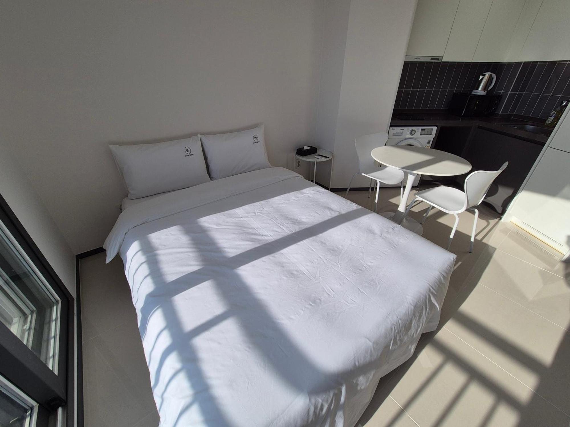 W Hall Apartment