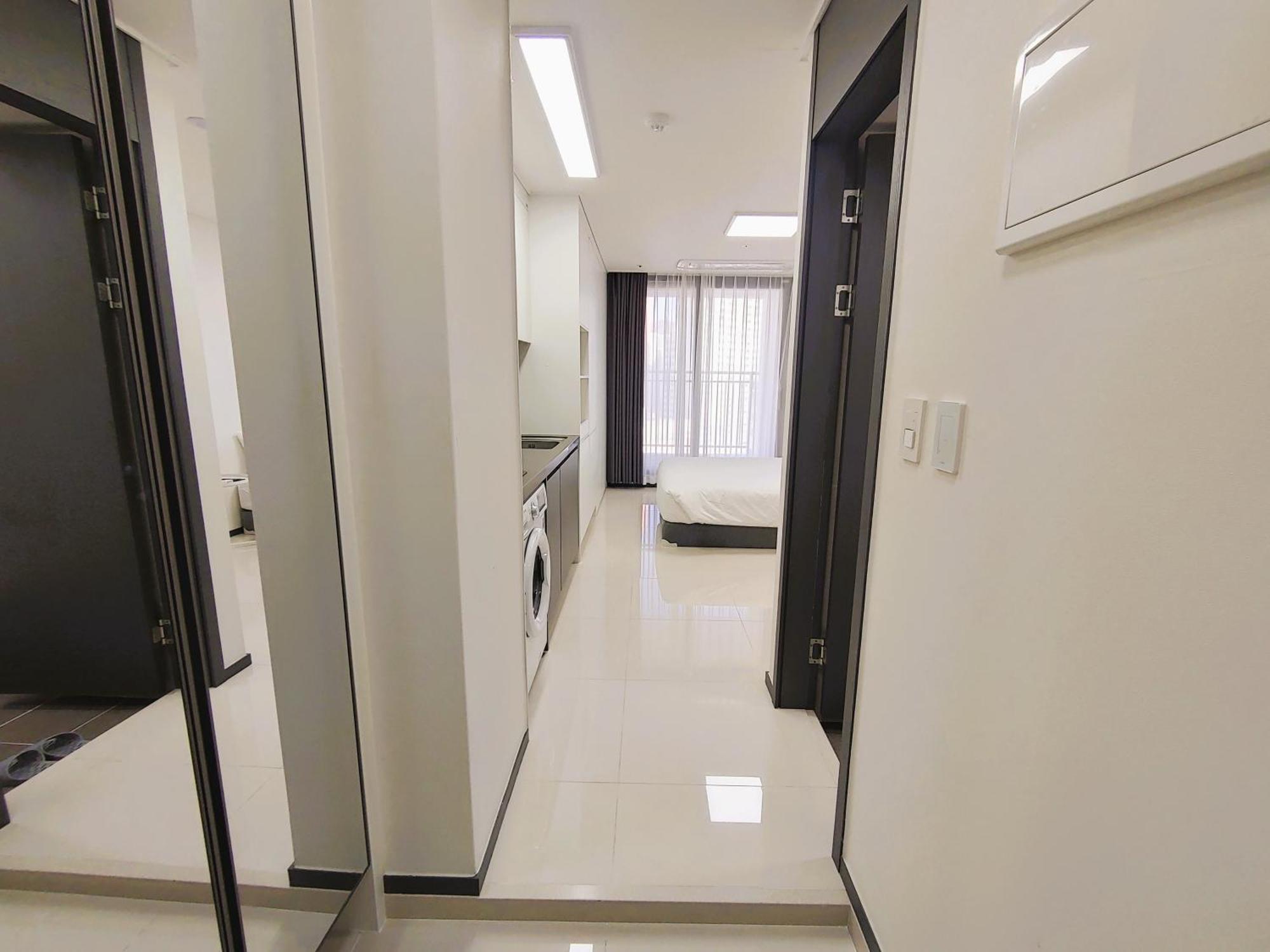 W Hall Apartment