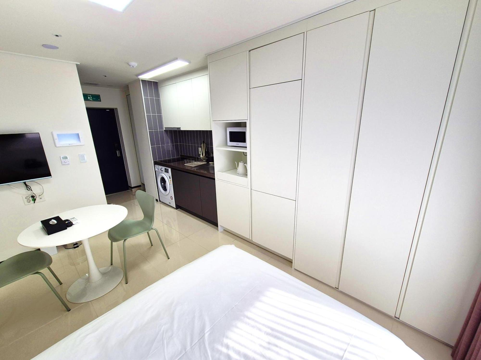 W Hall Apartment