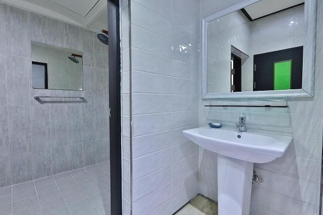 Gangseo Sinhodong Business Motel *