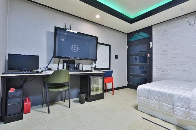 Motel Gangseo Sinhodong Business