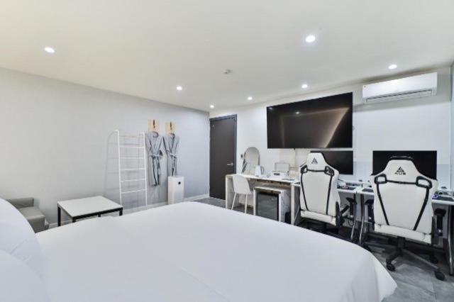 Motel Western In Jaesong-dong,