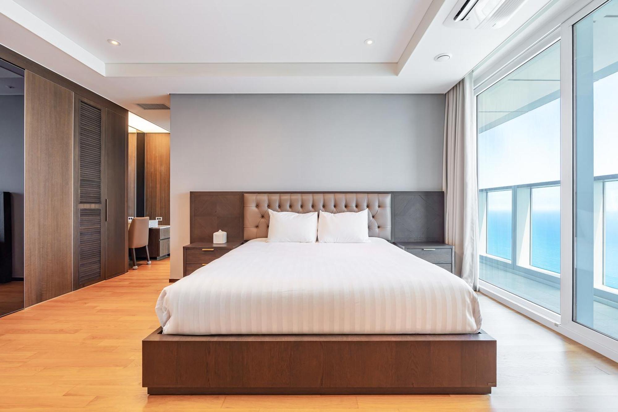 Hotel Lct Y Collection *