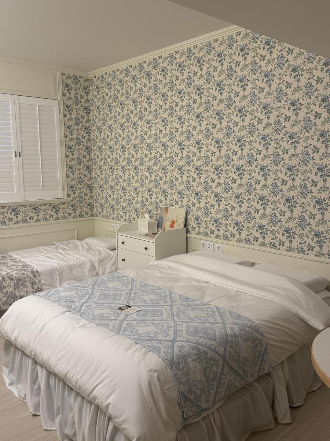 Apartment Roots House *