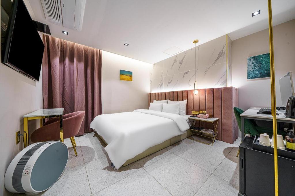 Den Basta Bifc Motel 3*